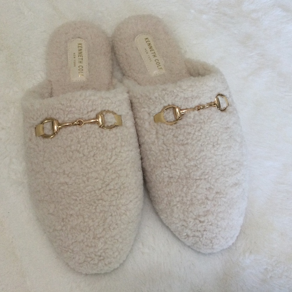 New with out tags - Kenneth Cole womens slippers size 9-10